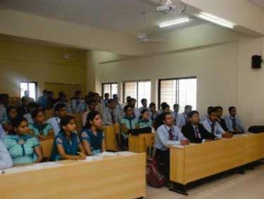 classroom-of-suryadatta-institute-of-business-management-and-technology